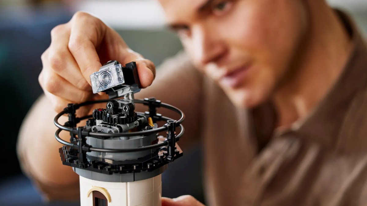 The innovation of LEGO 21335 Motorised Lighthouse is par for the course