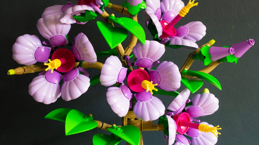 Lego botanicals 10372 Hibiscus 10 1 1024x576