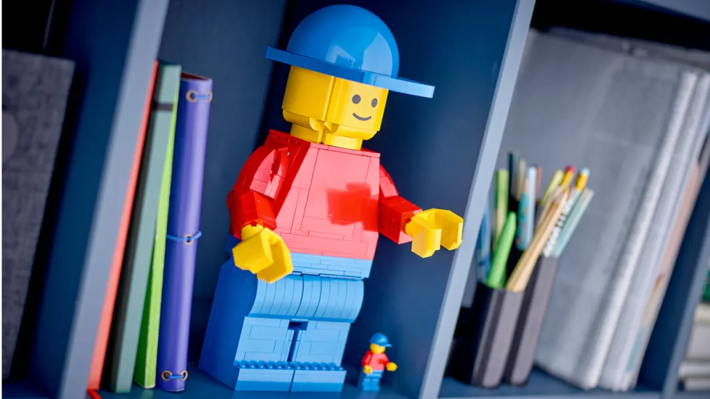 LEGO 40649 Up Scaled Minifigure featured image 1024x576
