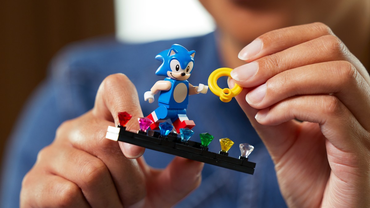 A closer look at the updated 21331 Sonic the Hedgehog Green Hill Zone character minifigure