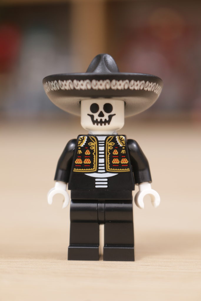 Build A Minifigure Tower 3