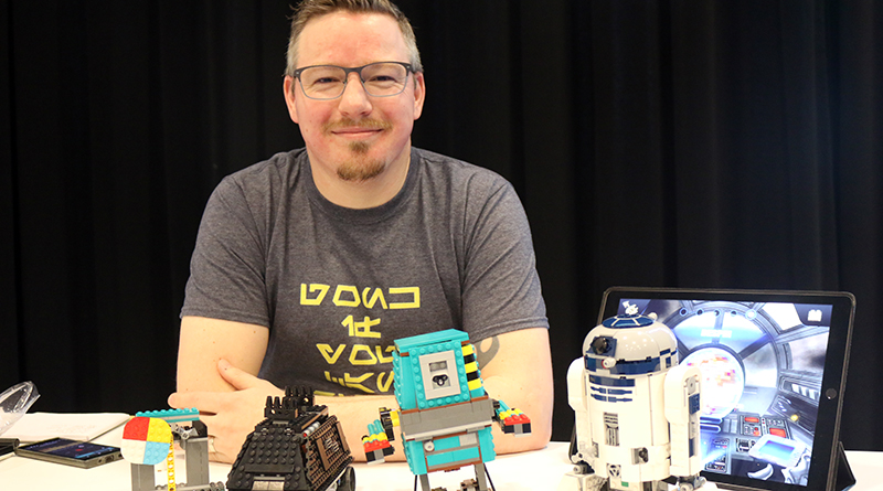 Does the LEGO Star Wars BOOST 75253 Droid Commander designer know his droids?