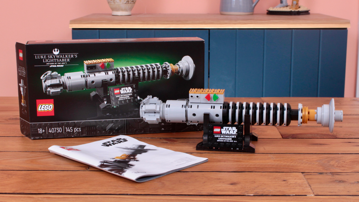 LEGO Star Wars 40730 Luke Skywalker’s Lightsaber GWP review