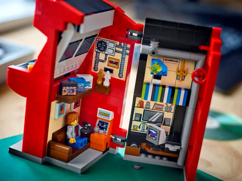 LEGO 40805 Arcade Machine Lifestyle 2