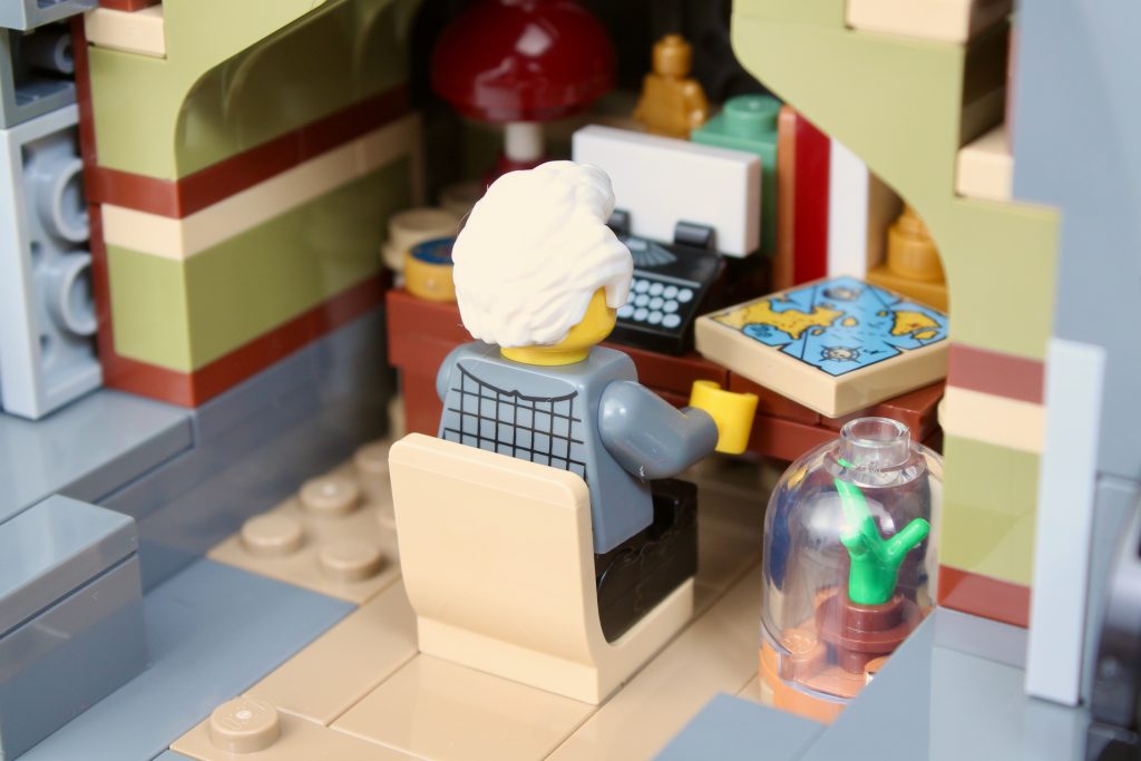 LEGO Icons 10326 Natural History Museum review 48 1024x683