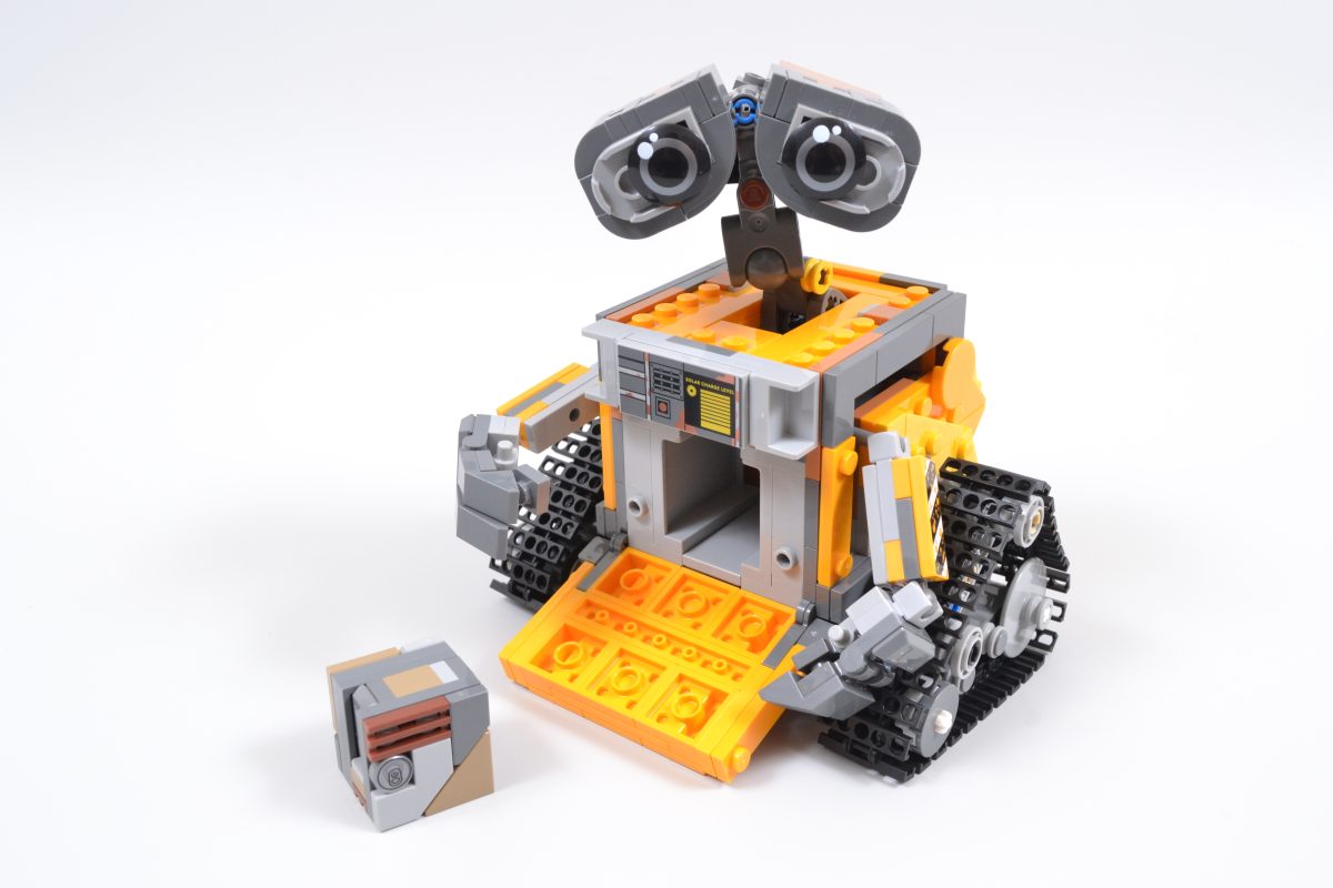 LEGO Disney 43279 WALL E and EVE 8 1200x800