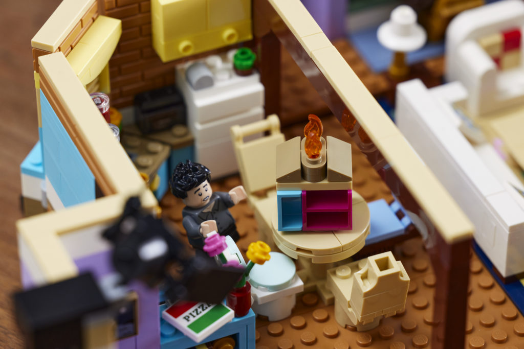 LEGO 10292 Friends Apartments 17