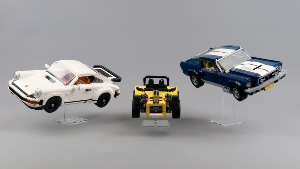 Don’t forget to grab your three free LEGO display stands from iDisplayit