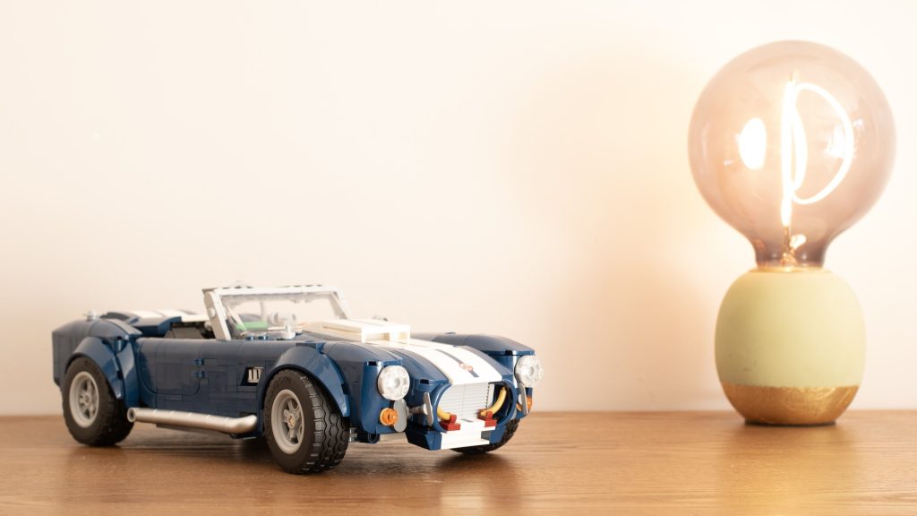 LEGO ICONS Shelby Cobra 427 SC 10357 a 1024x576