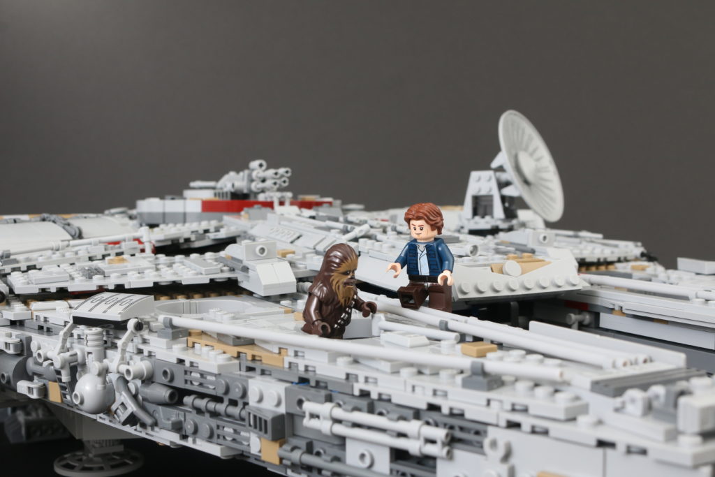 LEGO Star Wars 75192 UCS Ultimate Collectors Series Millennium Falcon review 61