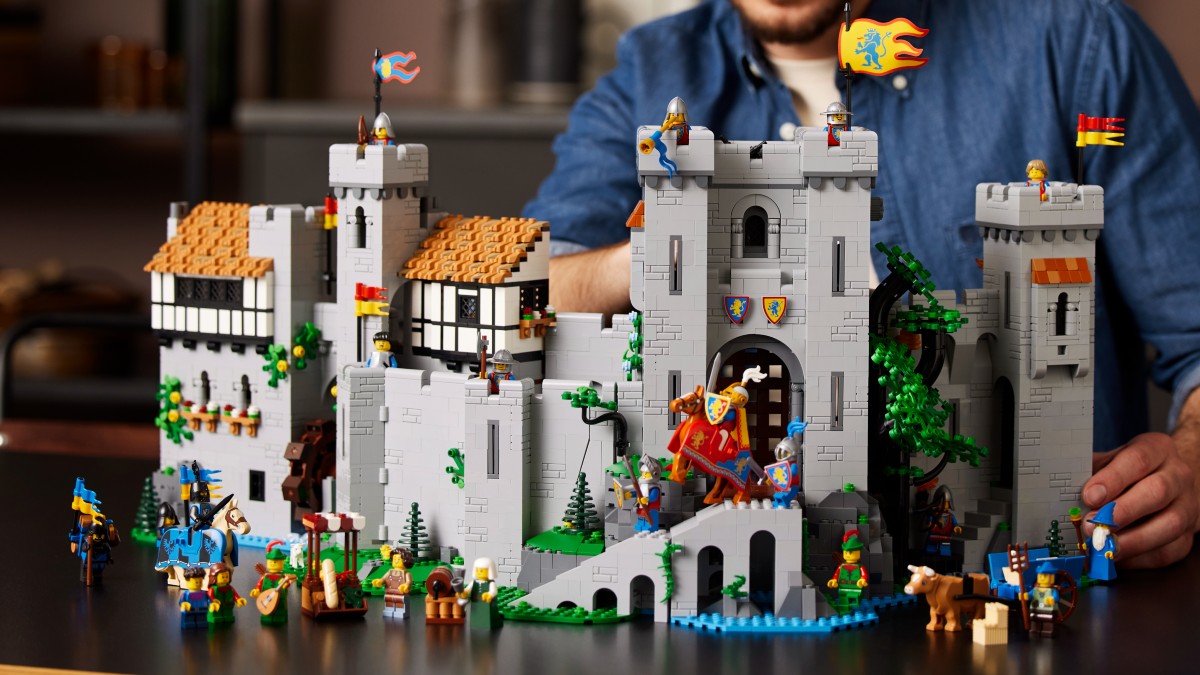 Three sets to get before LEGO ICONS 10305 Lion Knights' Castle