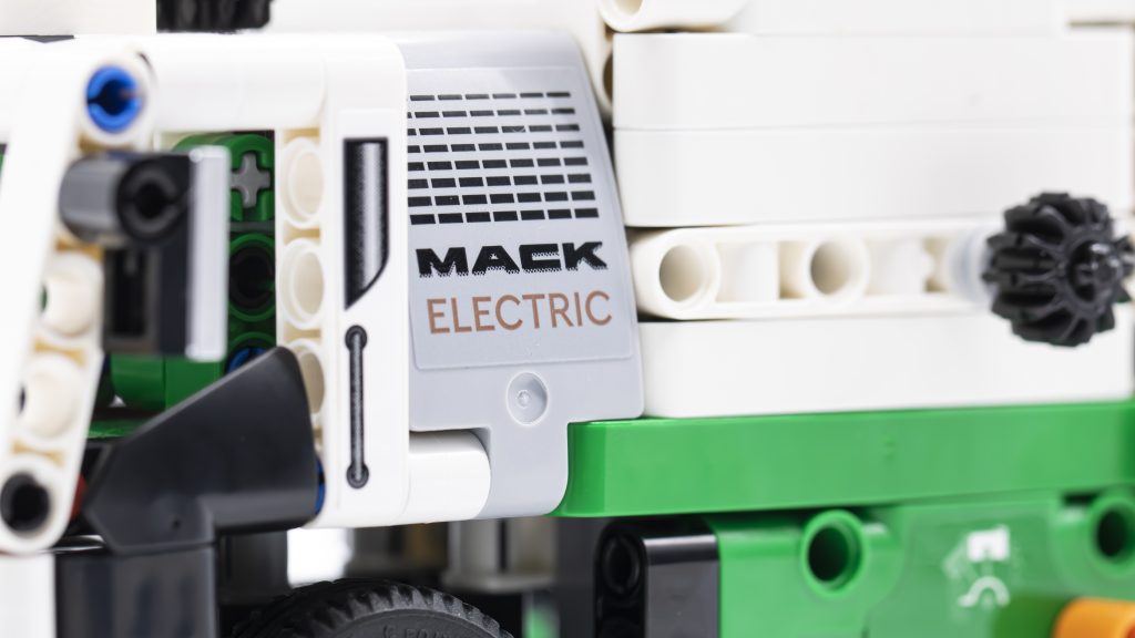 LEGO Technic 42167 Mack LR Electric Garbage Truck 23 1024x576