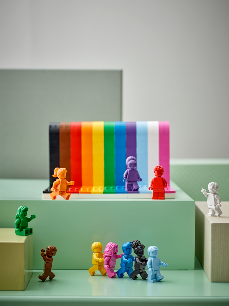 LEGO 40516 Everyone is Awesome 11