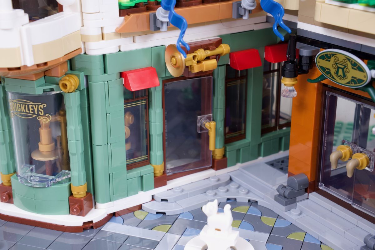 LEGO Icons 11371 Shopping Street review 22 1200x800