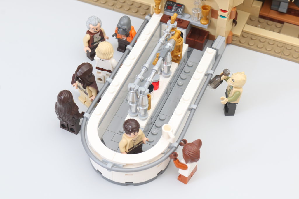 LEGO Star Wars 75290 Mos Eisley Cantina review 71
