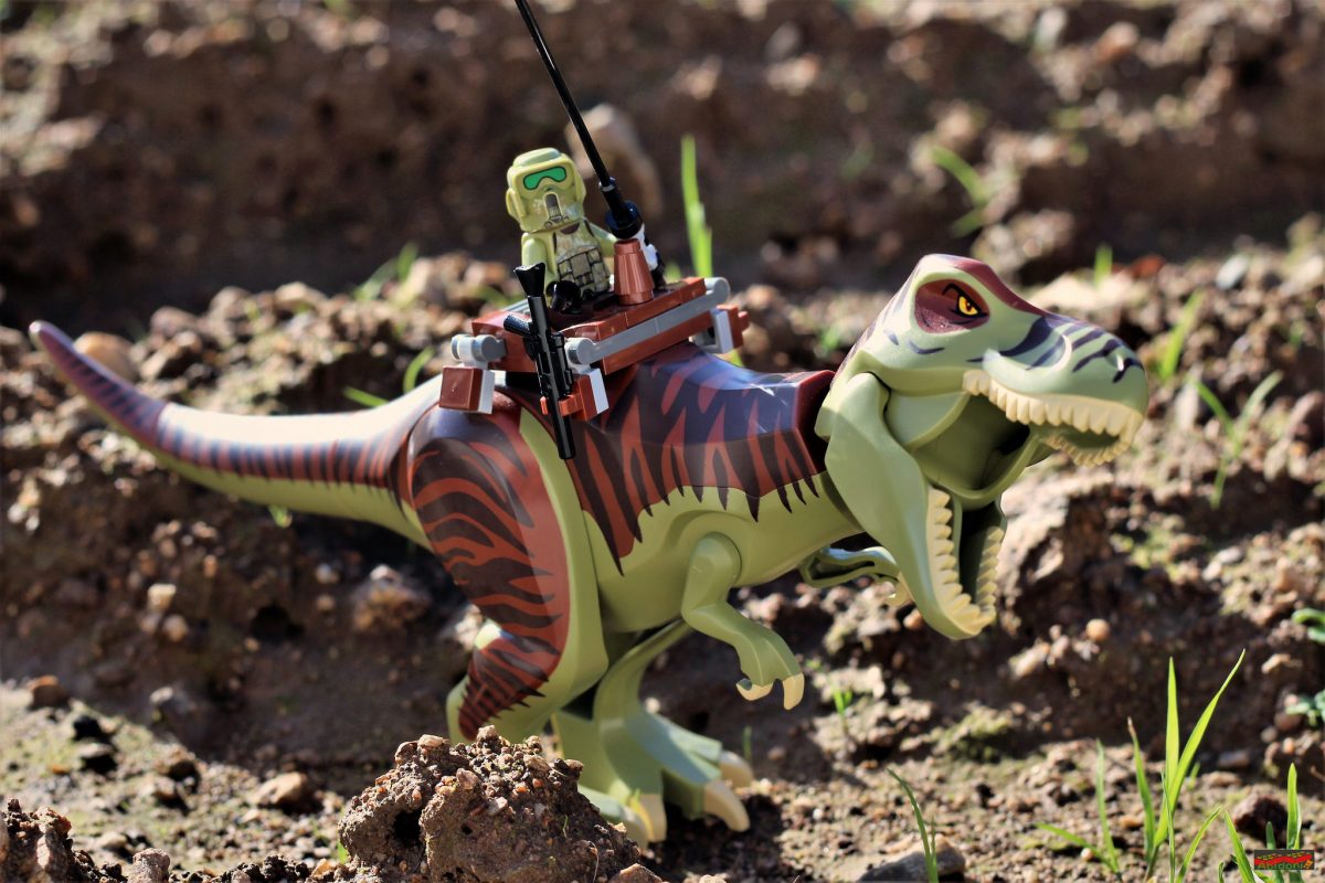 Brick Pic of the Day: Jurassic Trooper