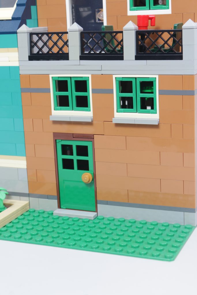 LEGO Icons 10350 Tudor Corner second review plus comparison with 10251 Brick Bank and 10270 Bookshop 44 683x1024