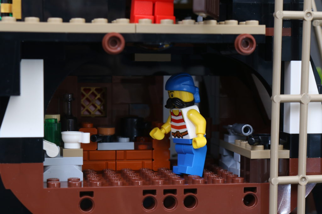 LEGO Ideas 21322 Pirates of Barracuda Bay review 40
