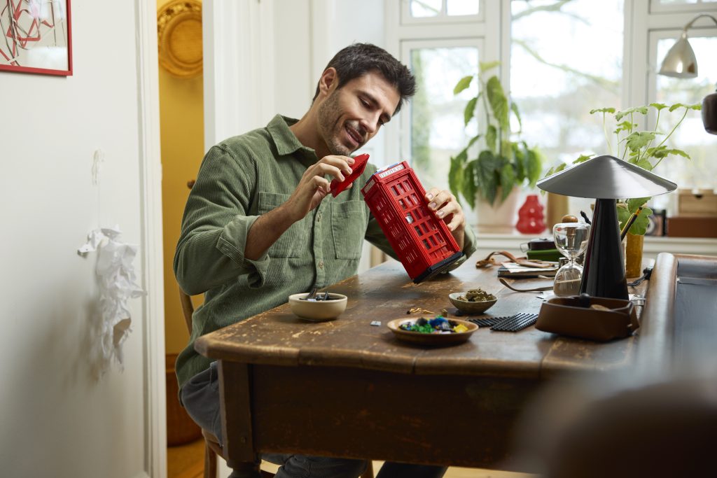 LEGO Ideas 21347 red london telephone box lifestyle 10 1024x683