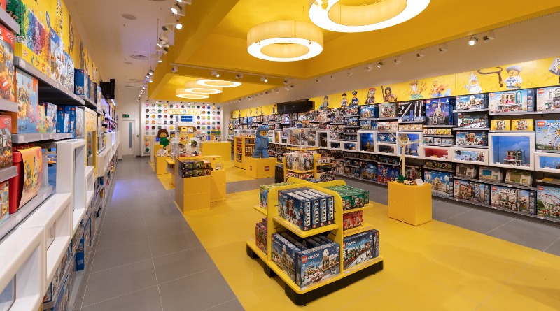 French police pursuing international gang of LEGO thieves