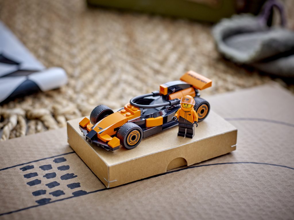 LEGO City 60442 F1 Driver with McLaren Race Car 3 1024x768