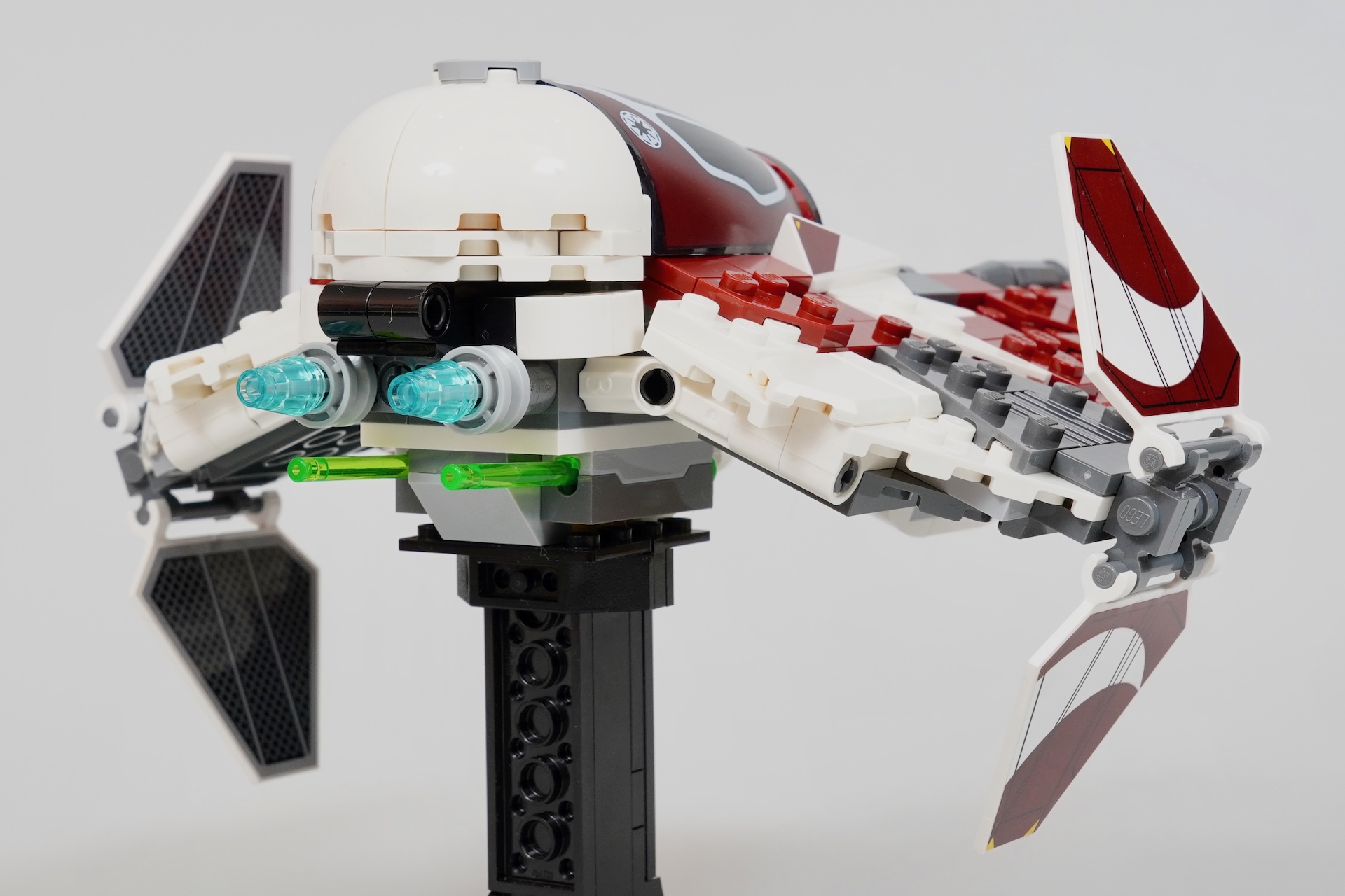 LEGO Star Wars 75401 Ahsoka's Jedi Interceptor critique-10