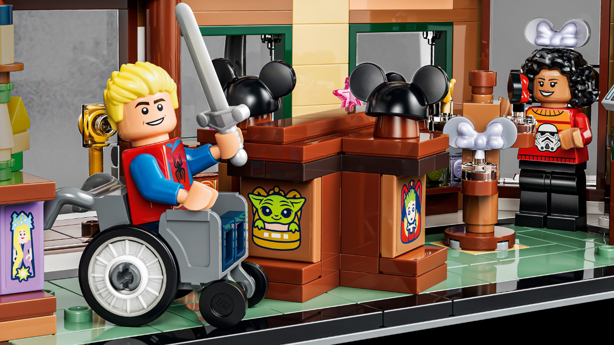 LEGO Disney 43303 Main Street, U.S.A. 3