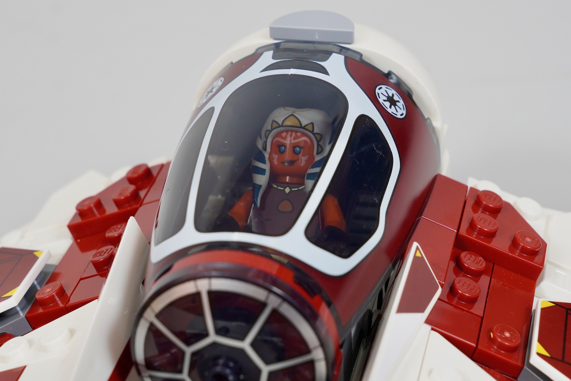 LEGO Star Wars 75401 Ahsoka's Jedi Interceptor critique-21